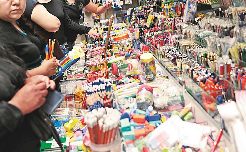 Según el organismo empresarial, se estimó una derrama económica de 125 mil millones de pesos para el ciclo 2024-2025 a nivel preescolar, primaria y secundaria. Foto: Archivo | EL UNIVERSAL