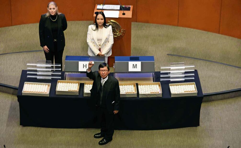 En la sesión de ayer del Senado de la República, durante casi siete horas se realizaron 68 procesos de insaculación de la elección del Poder Judicial.  (31/01/2025) Foto: Diego Simón Sánchez | El Universal