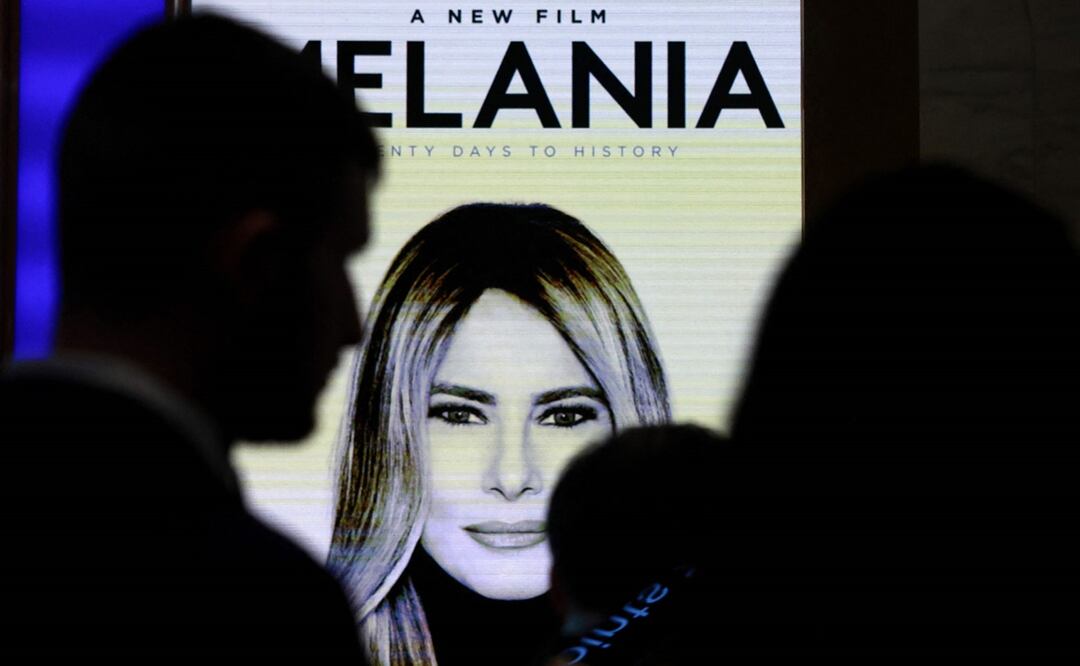 La Sra. Trump hizo su aparición como parte de su gira publicitaria para la película "Melania", que documenta su vida durante los 20 días previos a la segunda investidura del presidente Donald Trump.
Foto: Foto de SPENCER PLATT / GETTY IMAGES NORTH AMERICA / Getty Images vía AFP.