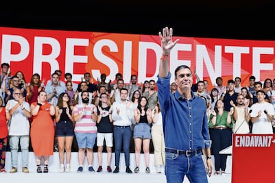 España: socialistas y conservadores van por indecisos