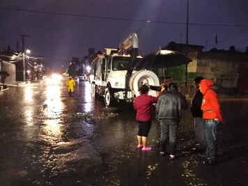 Lluvia provoca inundaciones en 15 colonias de Ecatepec 