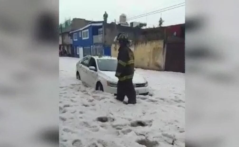 Lluvia y caída de granizo tapizan vialidades primarias de Edomex