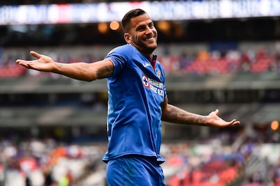 Edgar Méndez presume viaje en el transporte público de la CDMX