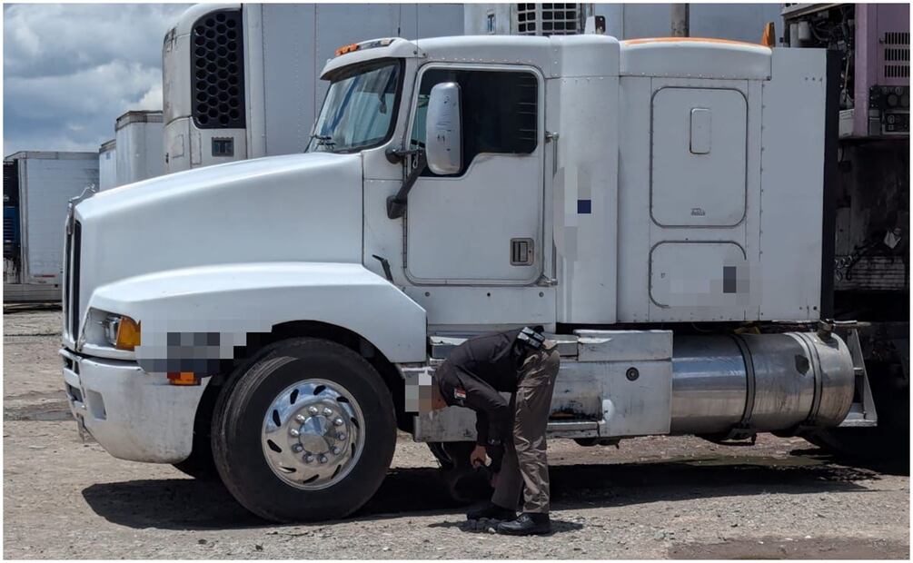 FGR asegura un predio en Tizayuca Hidalgo con 38 automotores 73 cajas secas y diversos vehículos. Foto: Especial