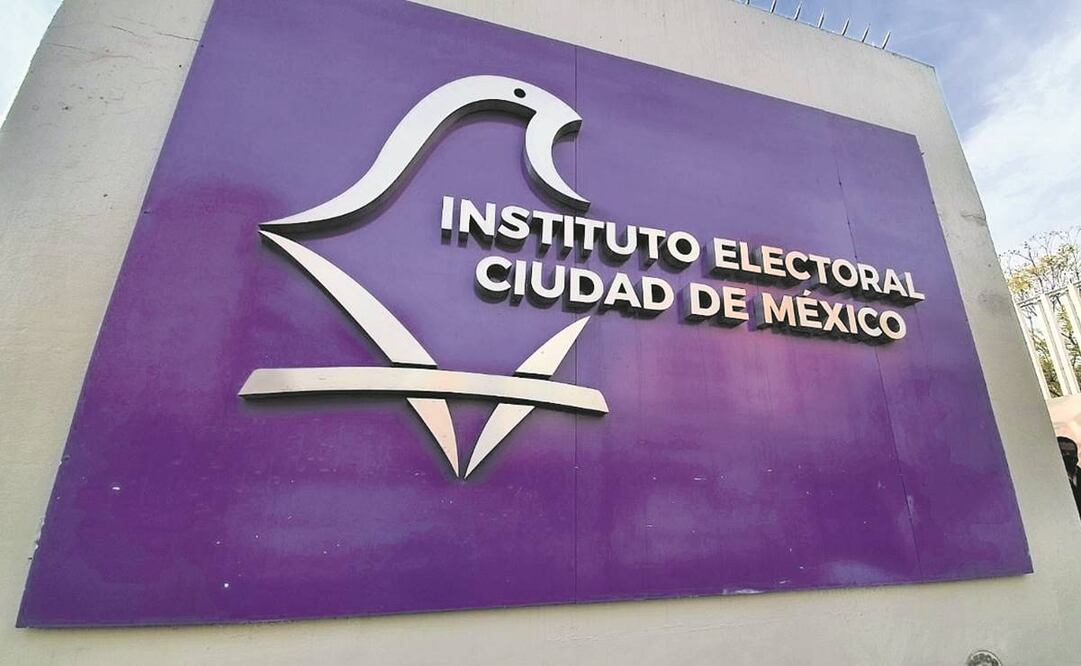 El IECM ordenó la medida, pues al apoyo se le denominaba “Tarjeta Claudia”. Foto: Especial.