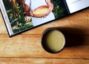 Prepara este rico atole de plátano con solo dos ingredientes