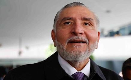 Revela Adán Augusto López que aún no paga los libros de AMLO que regaló a senadores; dice que logró un gran descuento