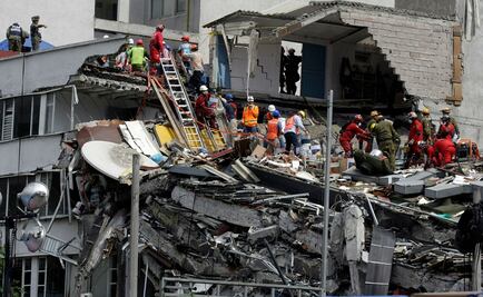 Rescatistas quitan peso en Álvaro Obregón 286 para continuar búsqueda