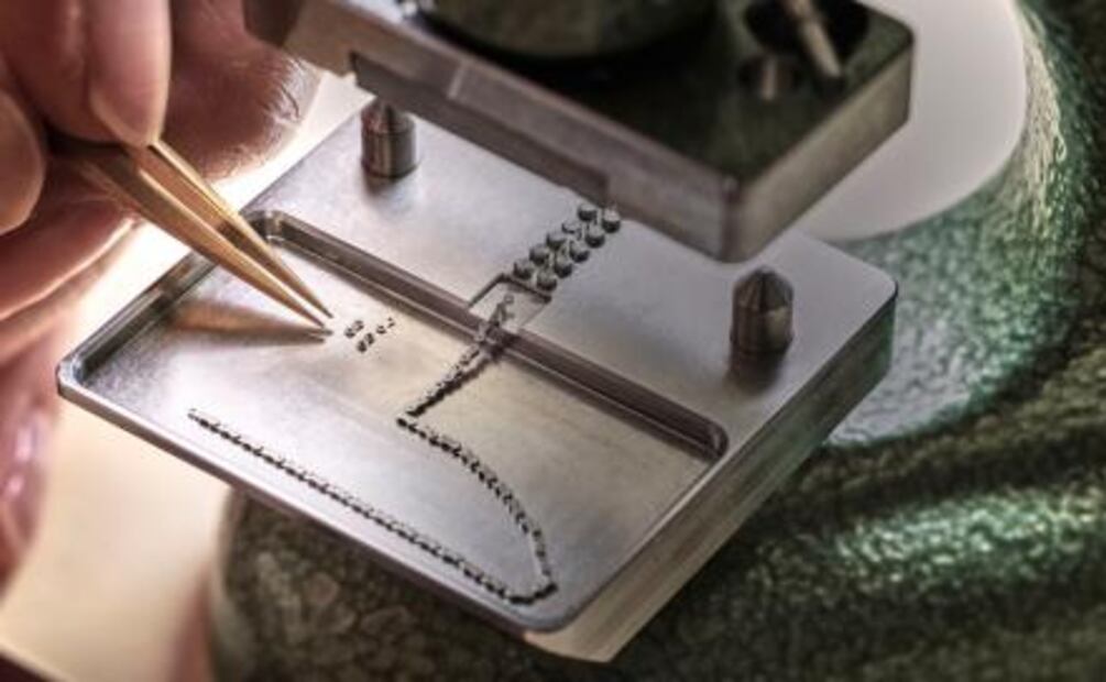 Ferdinand Berthoud lanza su reloj icónico y premiado en platino