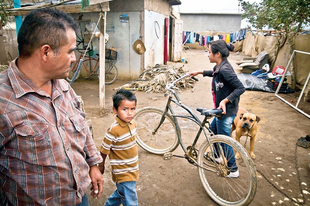 Creada en 2003, en esta colonia de Baja California los habitantes no cuentan con servicios básicos; aseguran que desde entonces las autoridades sólo los han engañado año con año (ROBERTO ARMOCIDA)