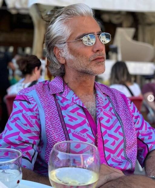 Así ha cambiado Alejandro Fernández: sin canas y mucha ceja, a cabellera larga y blanca