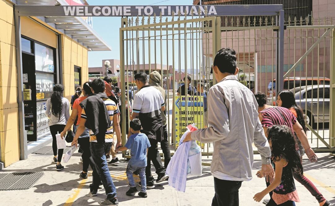 Migrantes centroamericanos que esperan sus procesos de asilo en México. Foto: CARLOS JASSO. REUTERS