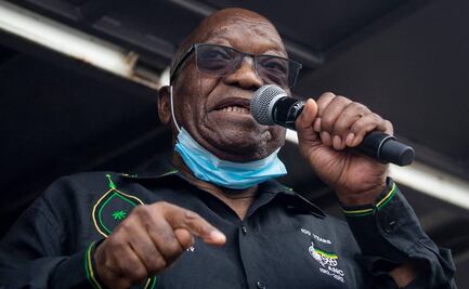 Expresidente de Sudáfrica se entrega a la policía para cumplir sentencia por desacato