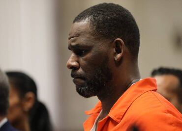 El cantante R. Kelly es sentenciado a 30 años de cárcel por delitos sexuales