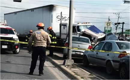 Tráiler embiste automóvil; muere una mujer y otra resulta lesionada en NL