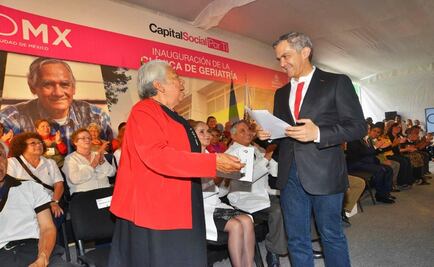 Mancera inaugura clínica geriátrica en Iztacalco
