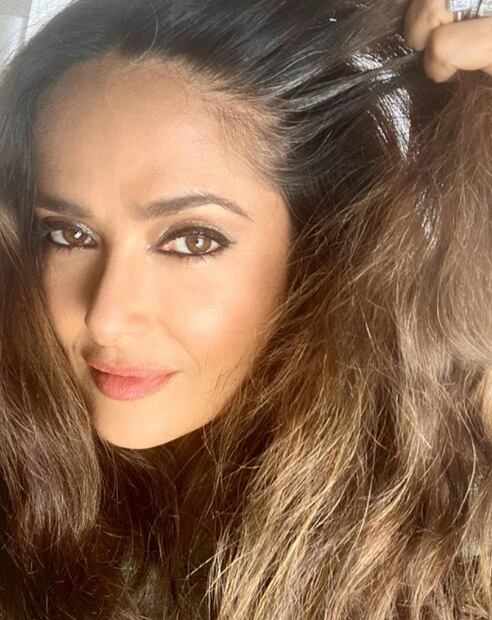 A Salma Hayek ya le gustó presumir sus canas 