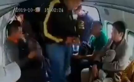 “Cámara, no vengo jugando, la cartera”; asaltan en 30 segundos combi en Edomex