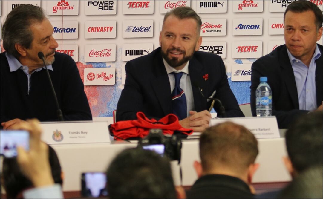 Higuera deja el cargo como primera acción de Amaury Vergara. Foto: Imago 7