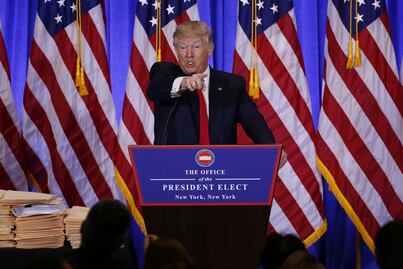 Trump ignora a reportero de CNN; acusa a cadena de dar "noticias falsas"