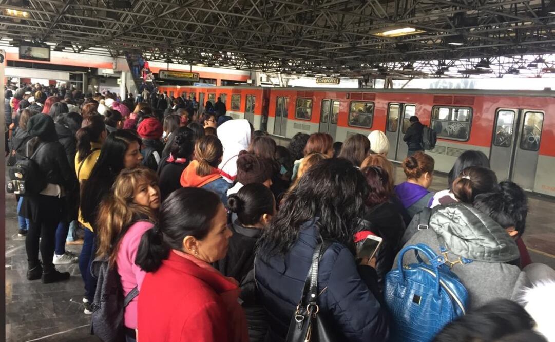 Este viernes 25 de abril se reportó que una mujer fue presuntamente pinchada con somnífero en Línea 2 del Metro. Fotografía: Andrea Ahedo / EL UNIVERSAL