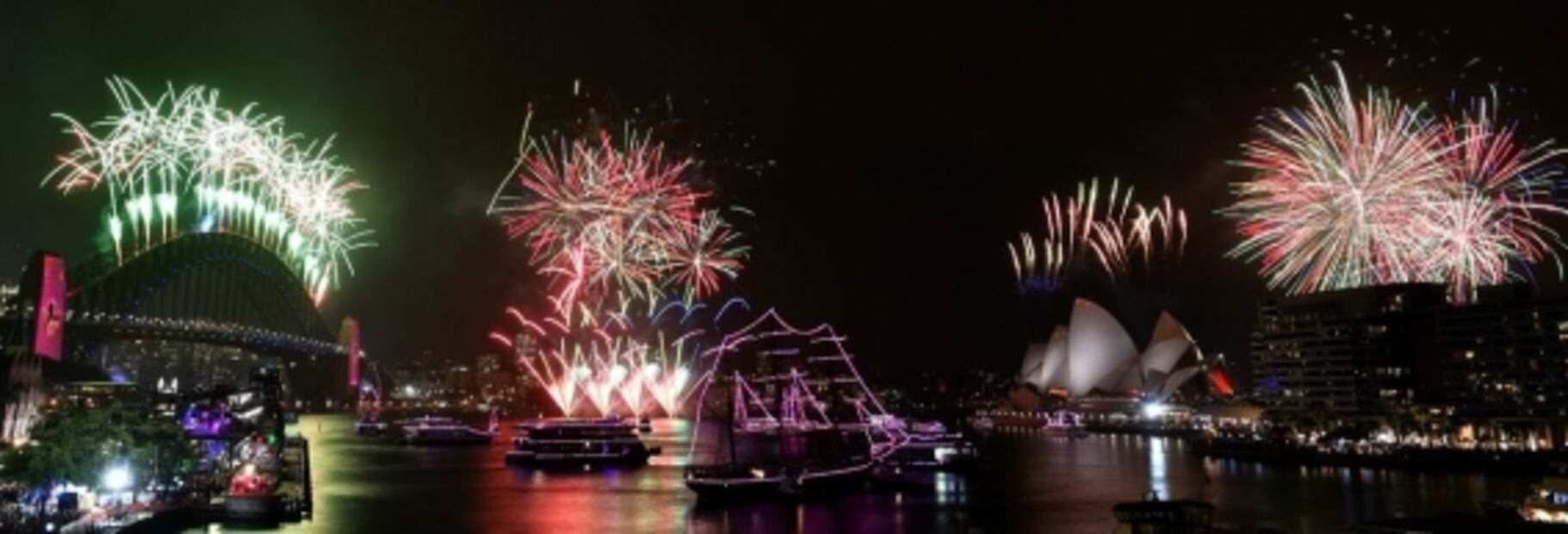 Sidney da la bienvenida al 2020 envuelta en humo pero con fuegos artificiales