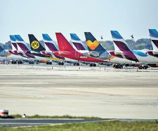 Vacunación lenta retrasa la recuperación del tráfico aéreo