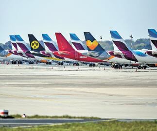 Vacunación lenta retrasa la recuperación del tráfico aéreo