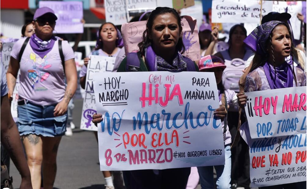 Mujeres marchan en Paseo de la Reforma en el marco del Día Internacional de la Mujer en la Ciudad de México. Foto: Fernanda Rojas/ EL UNIVERSAL