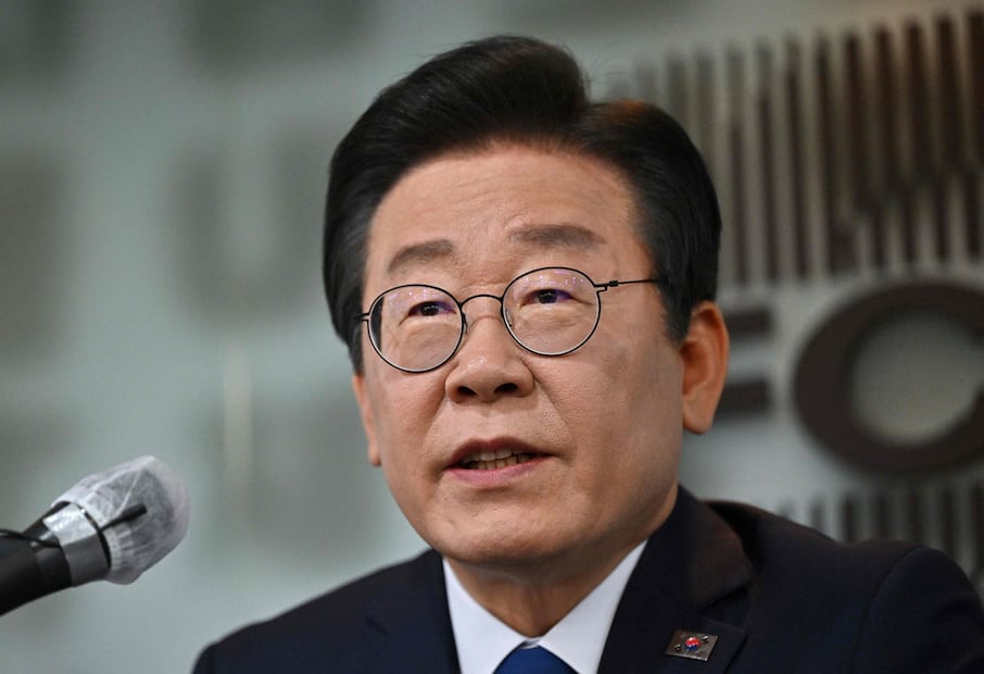 Lee Jae Myung ordenó a todo el personal y equipo disponible para los trabajos de rescate en el desplome en la termoeléctrica (06/11/2025). Foto: AFP