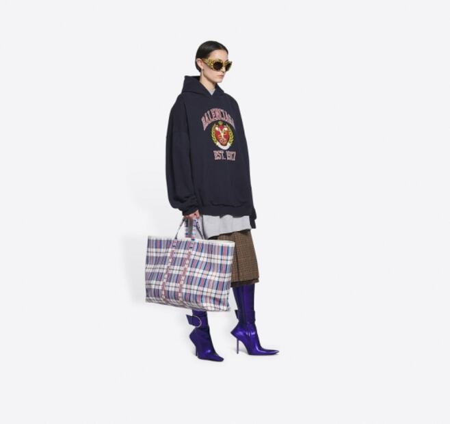  La "bolsa de mercado" de Balenciaga que se vende por más de 48 mil pesos