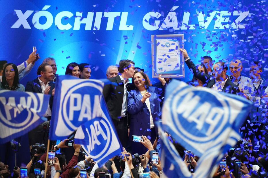Tras oficializarse el registro como candidata presidencial de Xóchitl Gálvez, su hijo la felicitó en rede sociales. Foto: @JPsagalvez