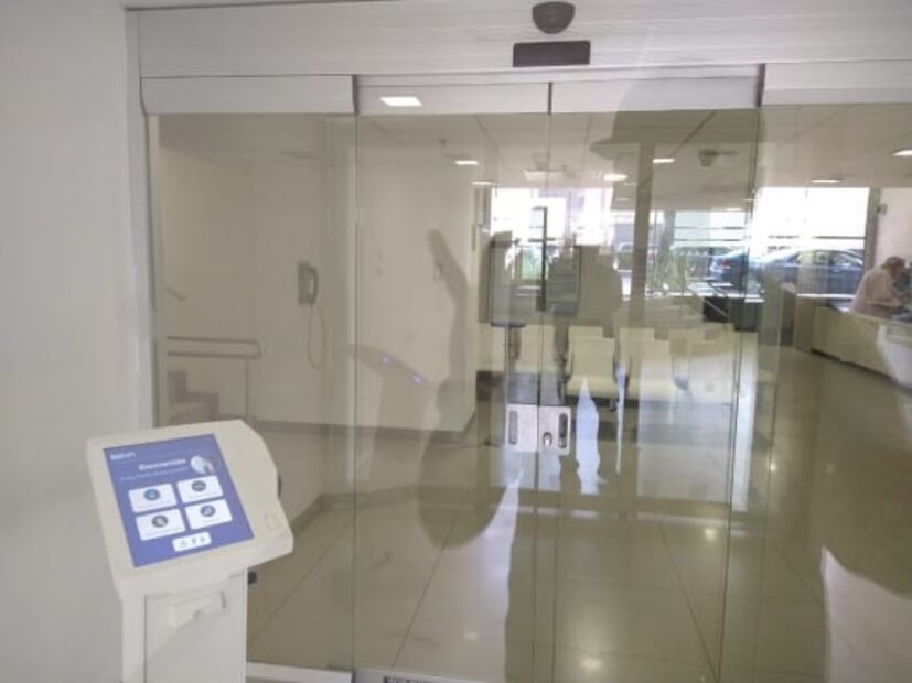 Al mediodía, bancos operan con más de la mitad de sus sucursales cerradas