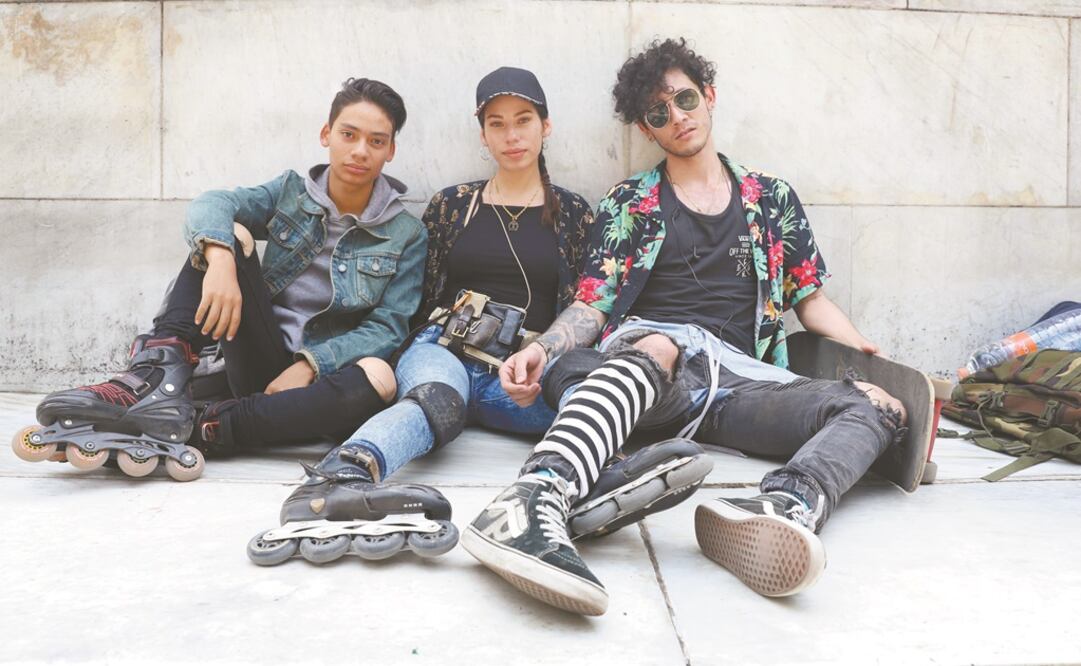 Diego Emilio, Bertha Martínez y Conrado Barrón coinciden en que en su generación existe insatisfacción con el gobierno, que no hay oportunidades de trabajo y desarrollo profesional, por lo que la opción es emigrar. (BERENICE FREGOSO Y CARLOS MEJÍA)