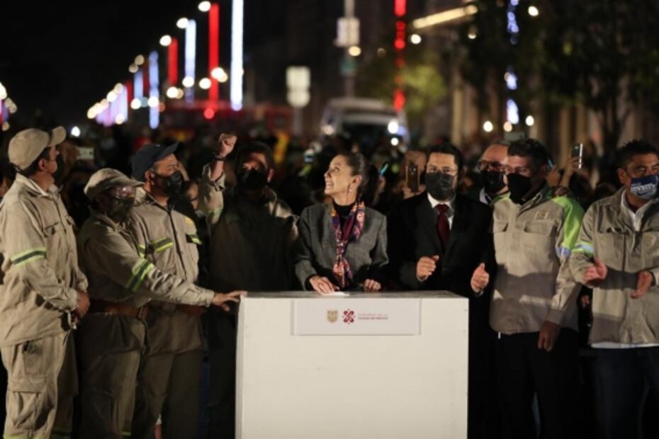 Sheinbaum enciende el alumbrado navideño en el Zócalo capitalino 