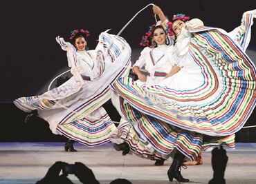 Ballet Folklórico llena de color el Festival Cervantino