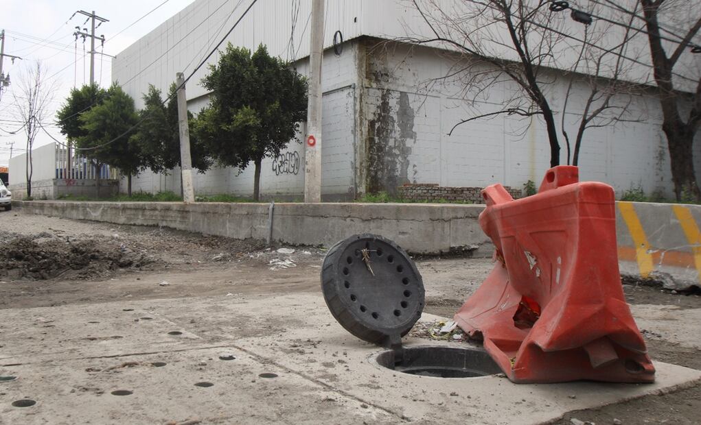 A un año de las inundaciones en Chalco, las calles se encuentran con las marcas de la nueva tubería y siguen pendiente la pavimentación de calles. Foto: Darío Luna/EL UNIVERSAL