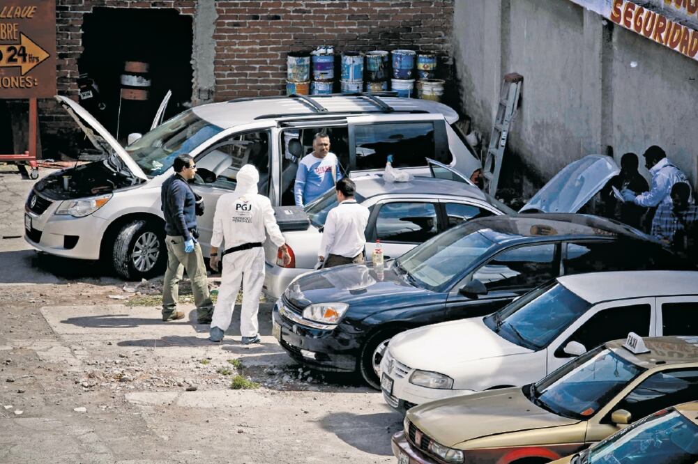 La Procuraduría General de Justicia de la capital, que ocupa el segundo lugar de las entidades con más robos de carros después del Estado de México, realiza constantes operativos (ARCHIVO EL UNIVERSAL)