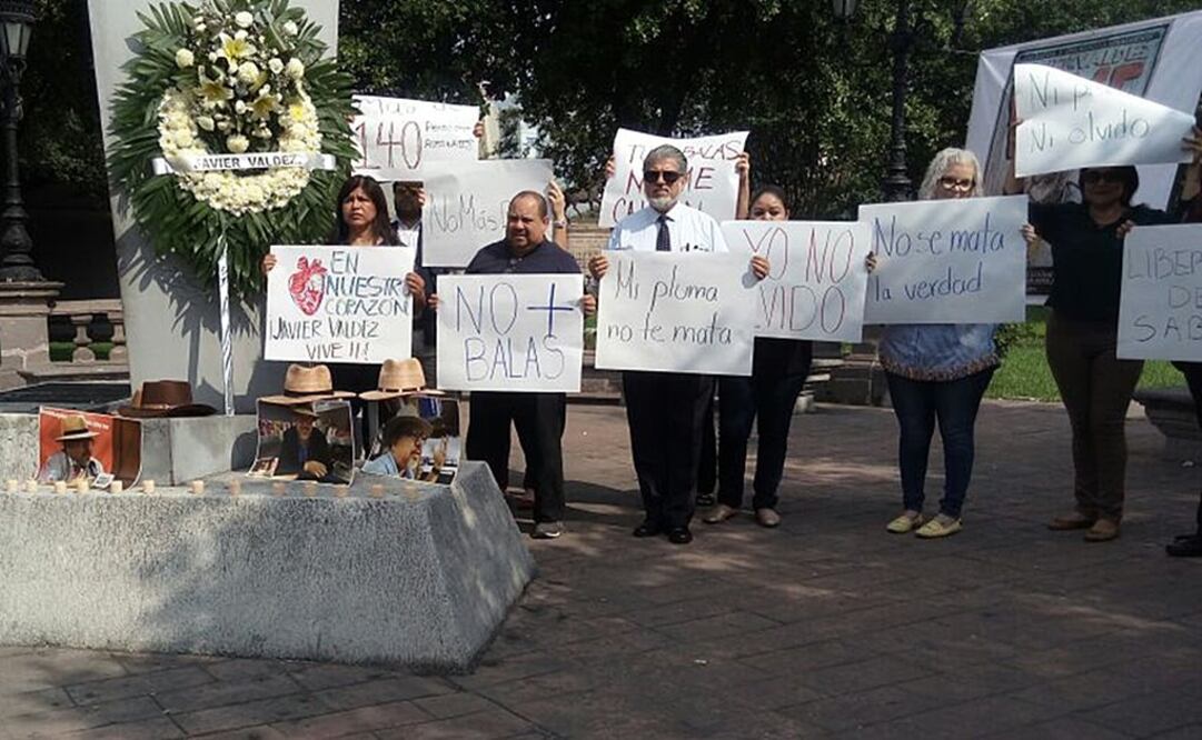 Comunicadores, académicos, activistas de agrupaciones defensoras de los derechos humanos y feministas recordaron al periodista a un año de su asesinato en Monterrey. Foto: Especial