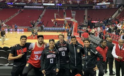 Jugadores de Tigres asisten a juego de NBA 