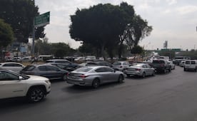 Bloqueo en Periférico Norte colapsa circulación hacia CDMX; tráfico se extiende desde Valle Dorado