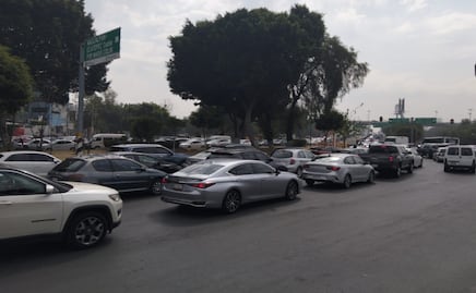Bloqueo en Periférico Norte colapsa circulación hacia CDMX; tráfico se extiende desde Valle Dorado