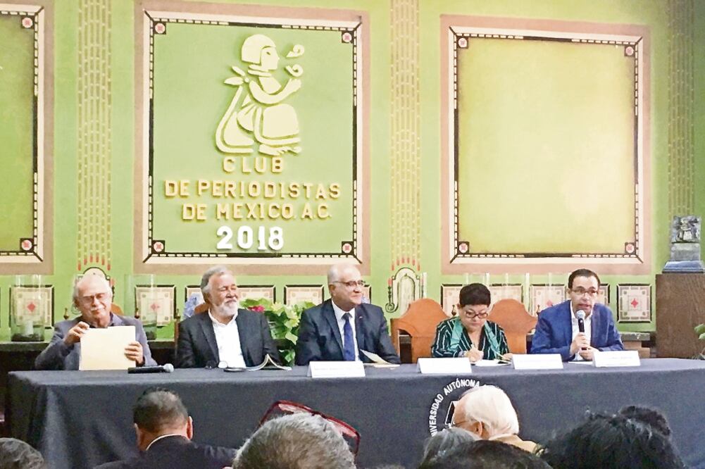 Presentación de propuestas para el marco jurídico de la Constitución capitalina, elaboradas por académicos y ONG. Foto: DIANA VILLAVICENCIO. EL UNIVERSAL