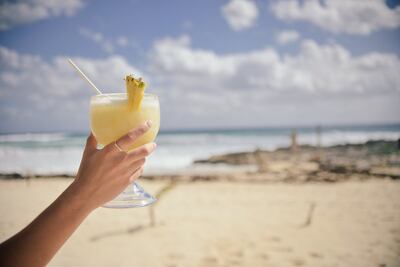 Descubre qué es la piña colada y cómo se hace