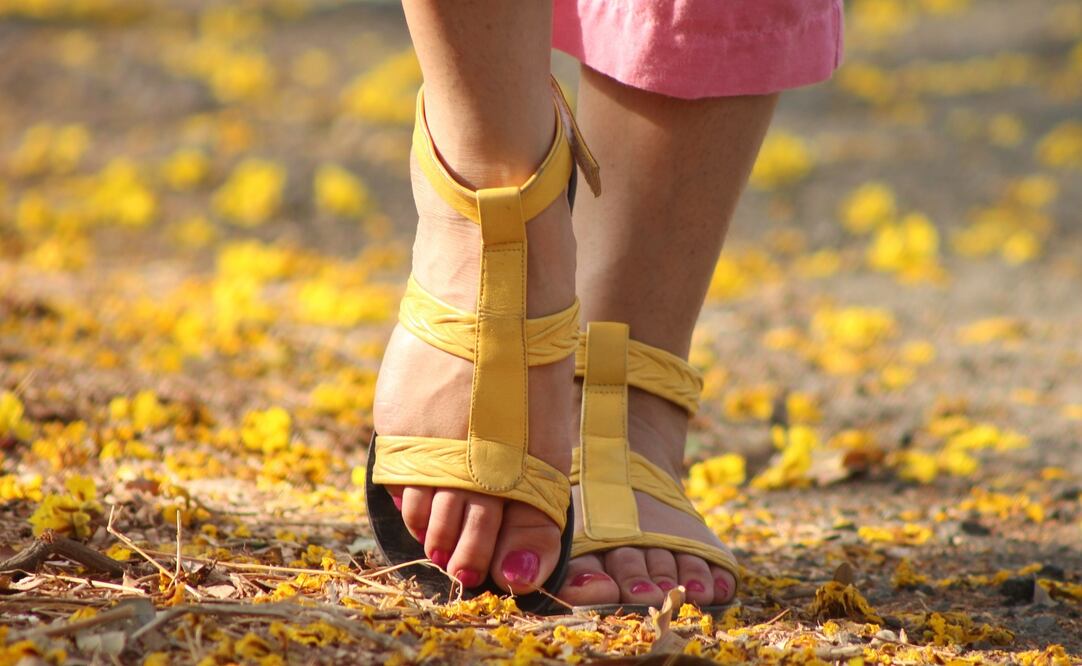 Con la llegada del buen clima, se antoja usar sandalias. Foto: Pixabay