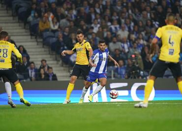 Porto y Tecatito asaltan la punta en Portugal