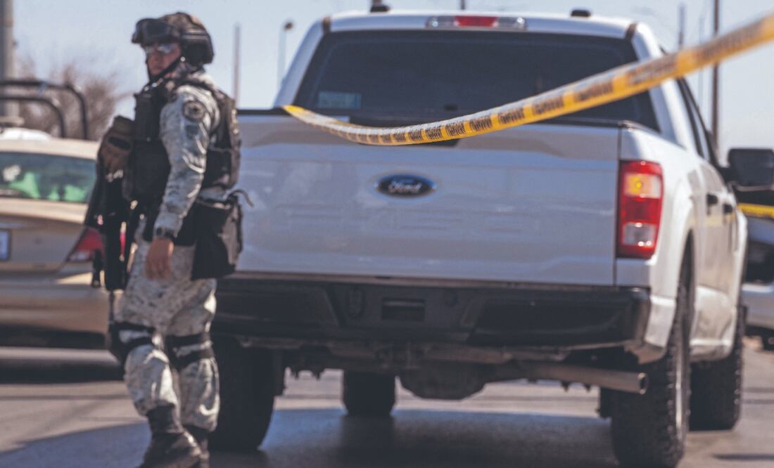Un elemento de las fuerzas de seguridad en la frontera entre México y Estados Unidos. Foto: de David Peinado. AFP