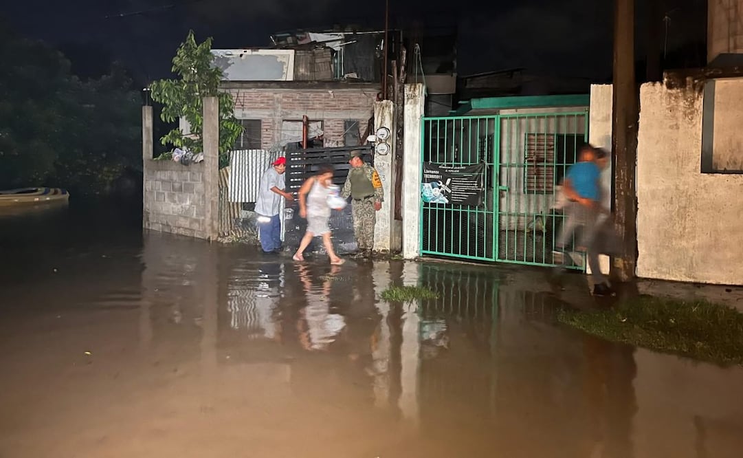 Poza Rica: en medio de inundación saquean tiendas
Foto: Especial.