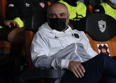 Memo Vázquez deja de ser el entrenador del Necaxa