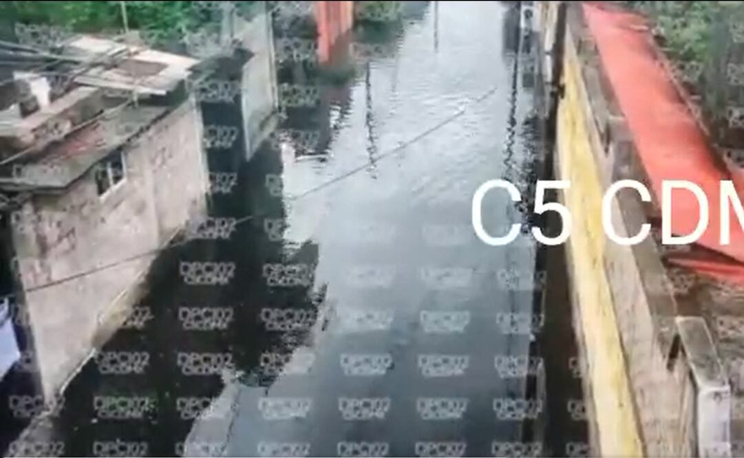 Lluvias dejan encharcamientos en vialidades de la CDMX. Foto: captura de video 